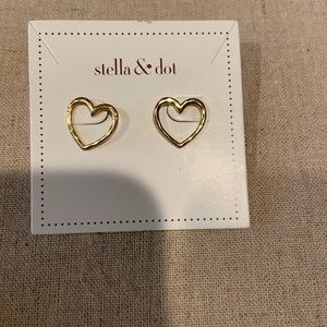 Essential hammered heart studs- Gold